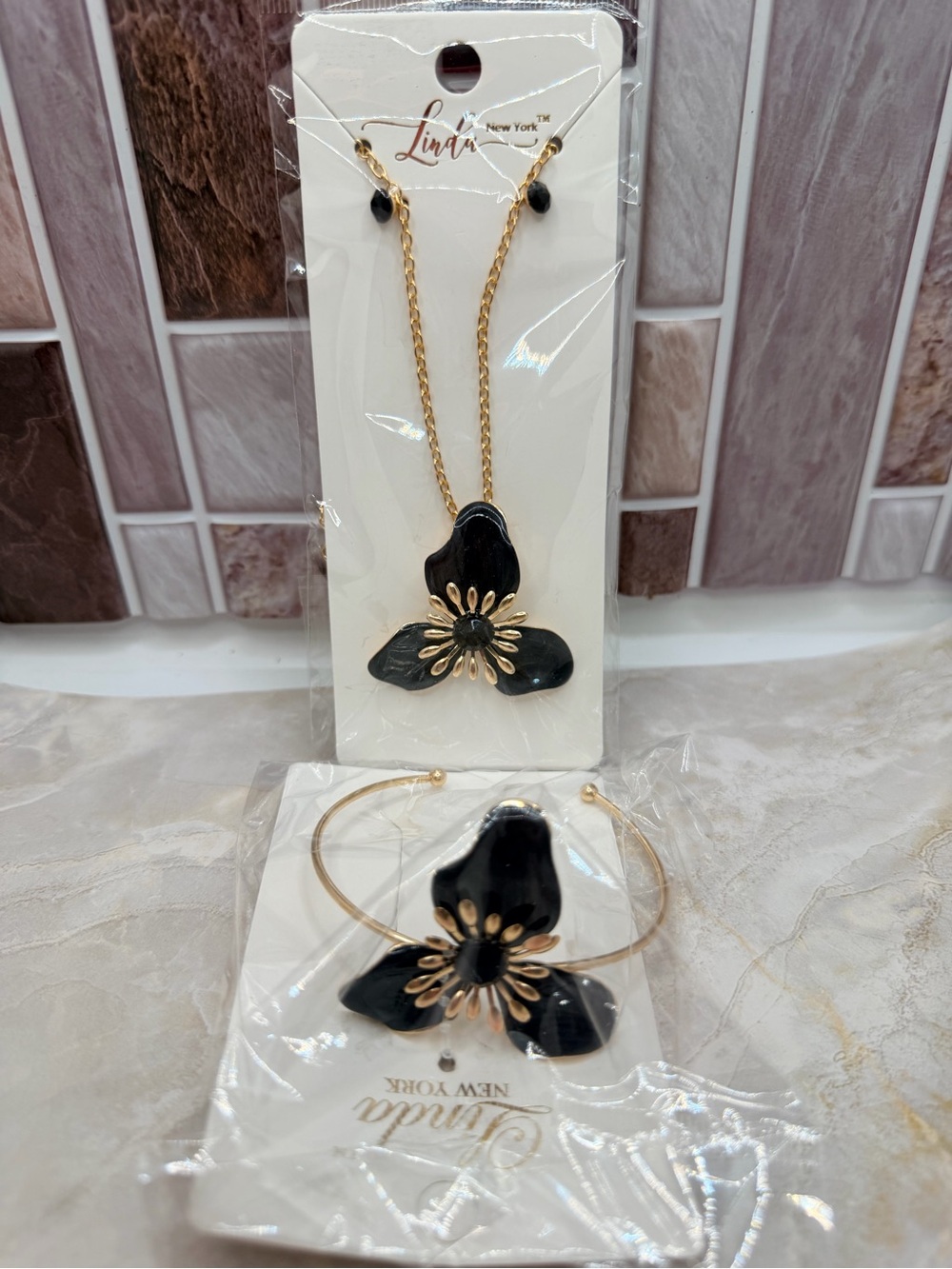 Black & Gold Floral Necklace and Bracelet Set